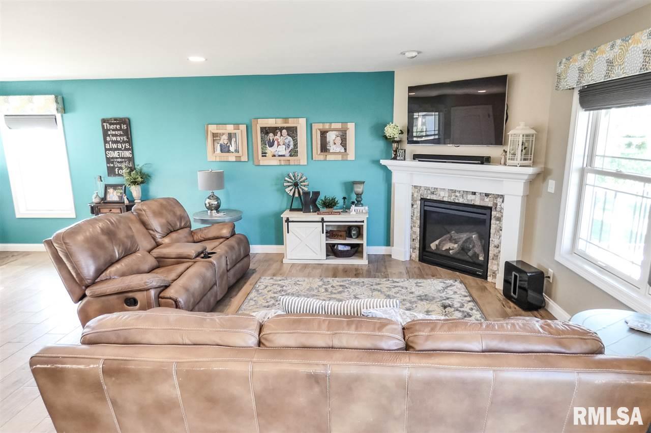 1308 Mitchell Street Washington, IL 61571 - Photo 3 of 32 Gallery Image 3
