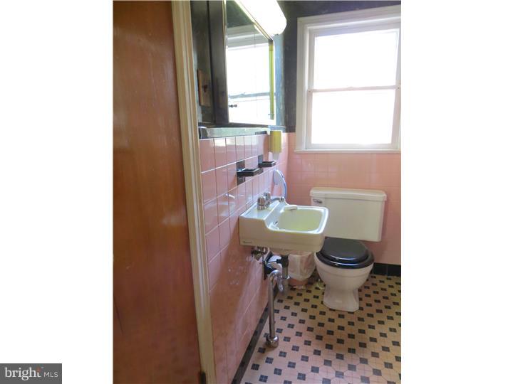 110 Swarthmore Avenue Rutledge, PA 19070 - Photo 9 of 20 Bathroom