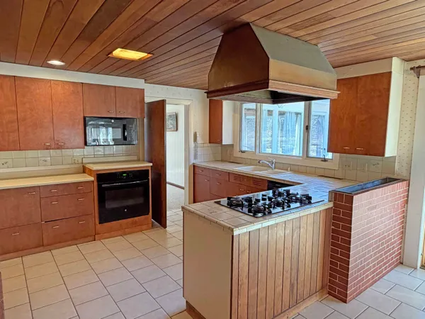 $559,000 | 685 Main Road, Holden, ME 04429