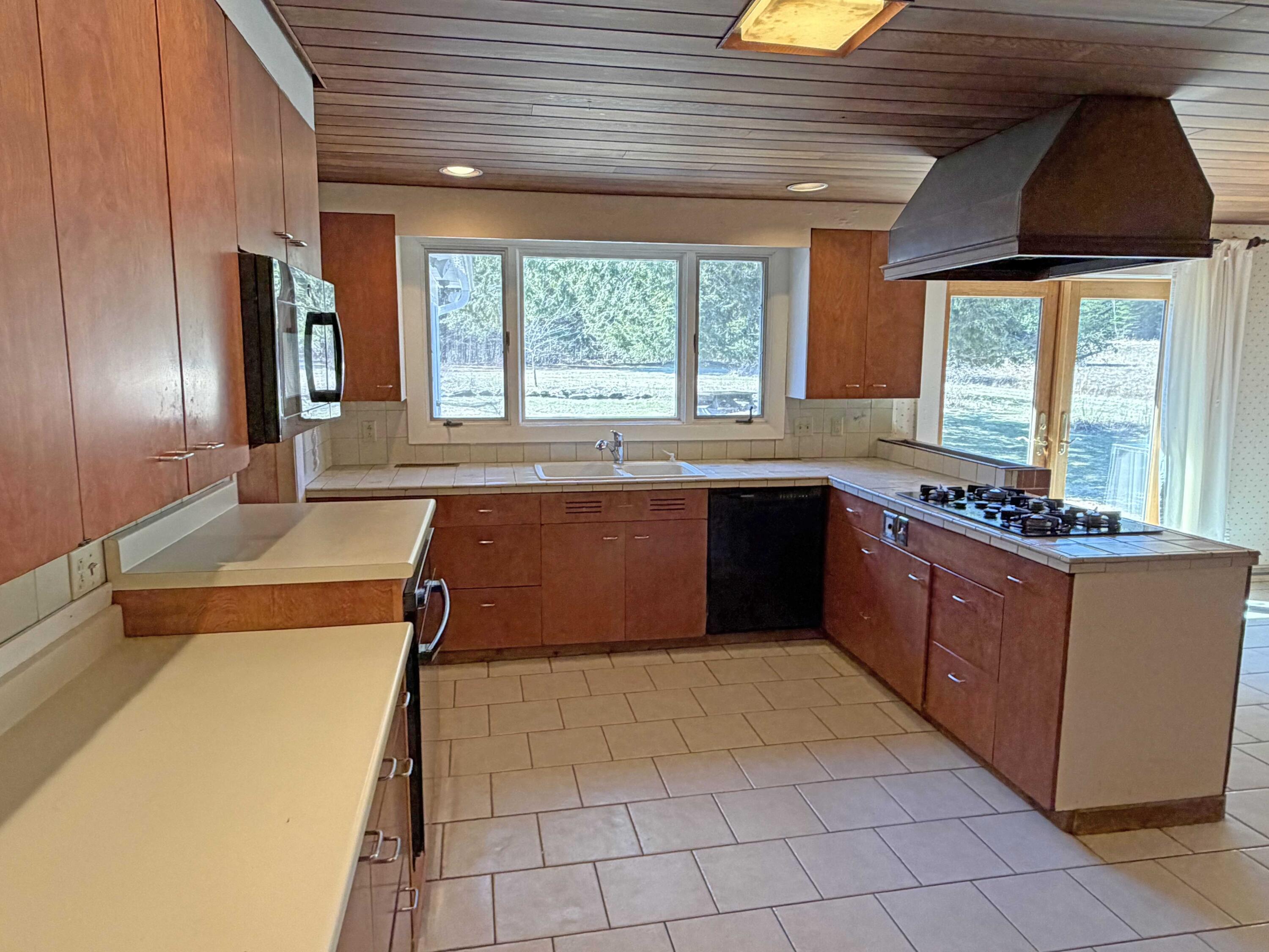 685 Main Road Holden, ME 04429 - Photo 14 of 45 2d