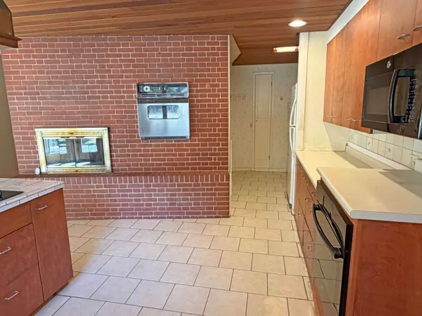 $559,000 | 685 Main Road, Holden, ME 04429