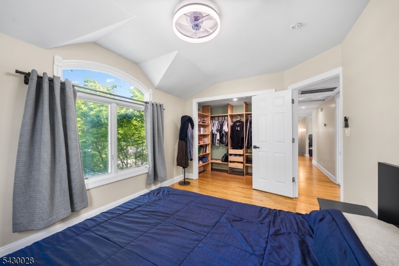 124 Crain Road Paramus, NJ 07652 - Photo 32 of 48
