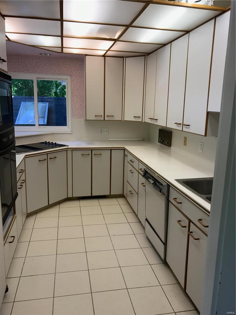 812 Culloden Road St. Louis, MO 63122 - Photo 5 of 17