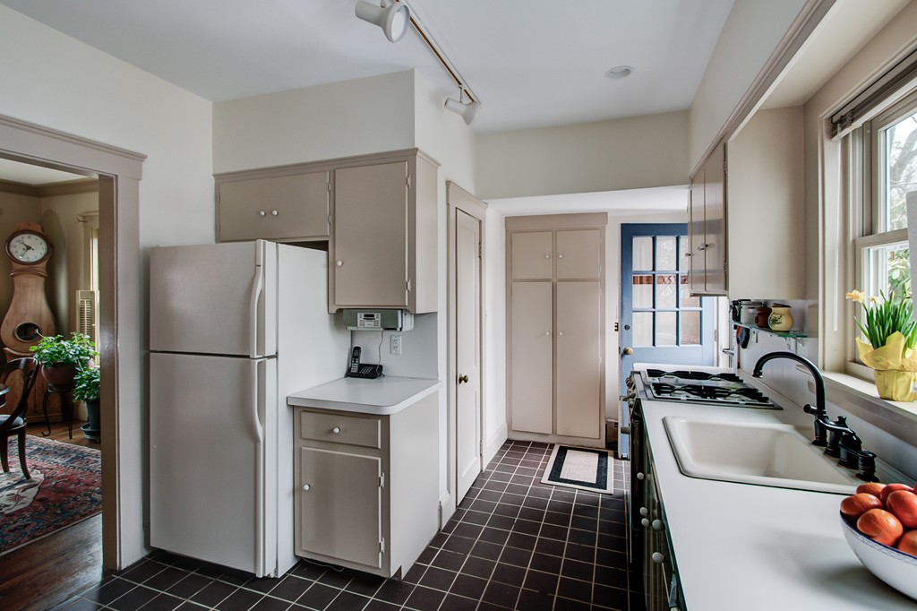 121 Warren Road Framingham, MA 01702 - Photo 15 of 30 Gallery Image 15