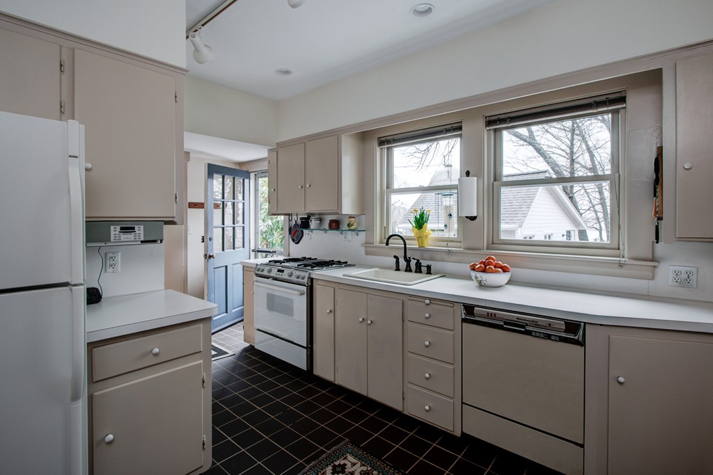 121 Warren Road Framingham, MA 01702 - Photo 16 of 30 Gallery Image 16
