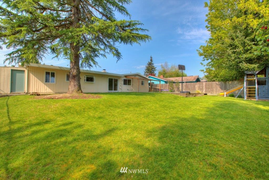 1724 Beacon Way Southeast Renton, WA 98058 - Photo 14 of 15 Gallery Image 14