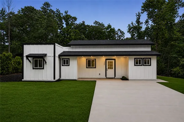 $325,000 | 359 Beech Drive, Westminster, SC 29693