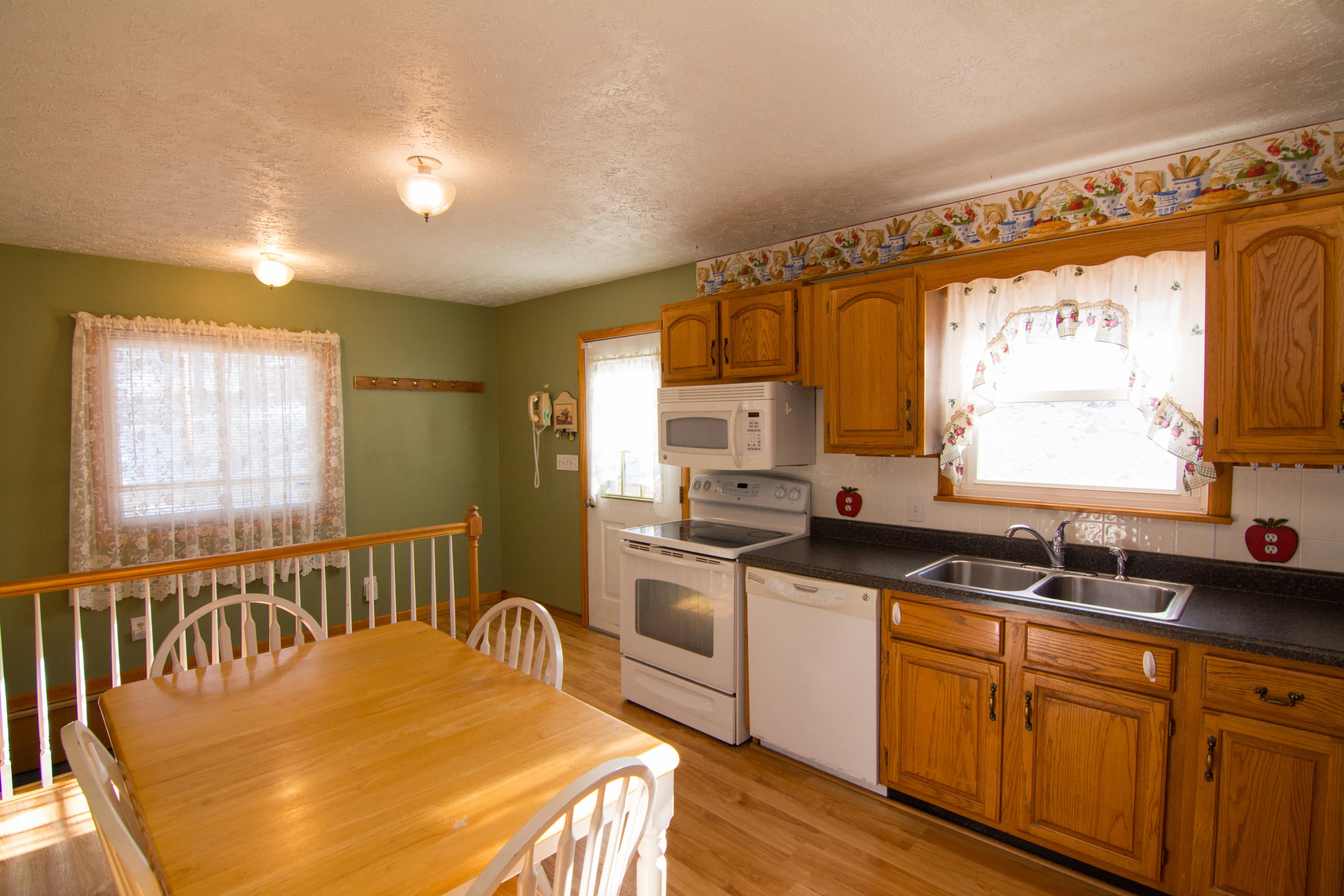 572 Sam Black Church Road Smoot, WV 24977 - Photo 6 of 42 Gallery Image 6