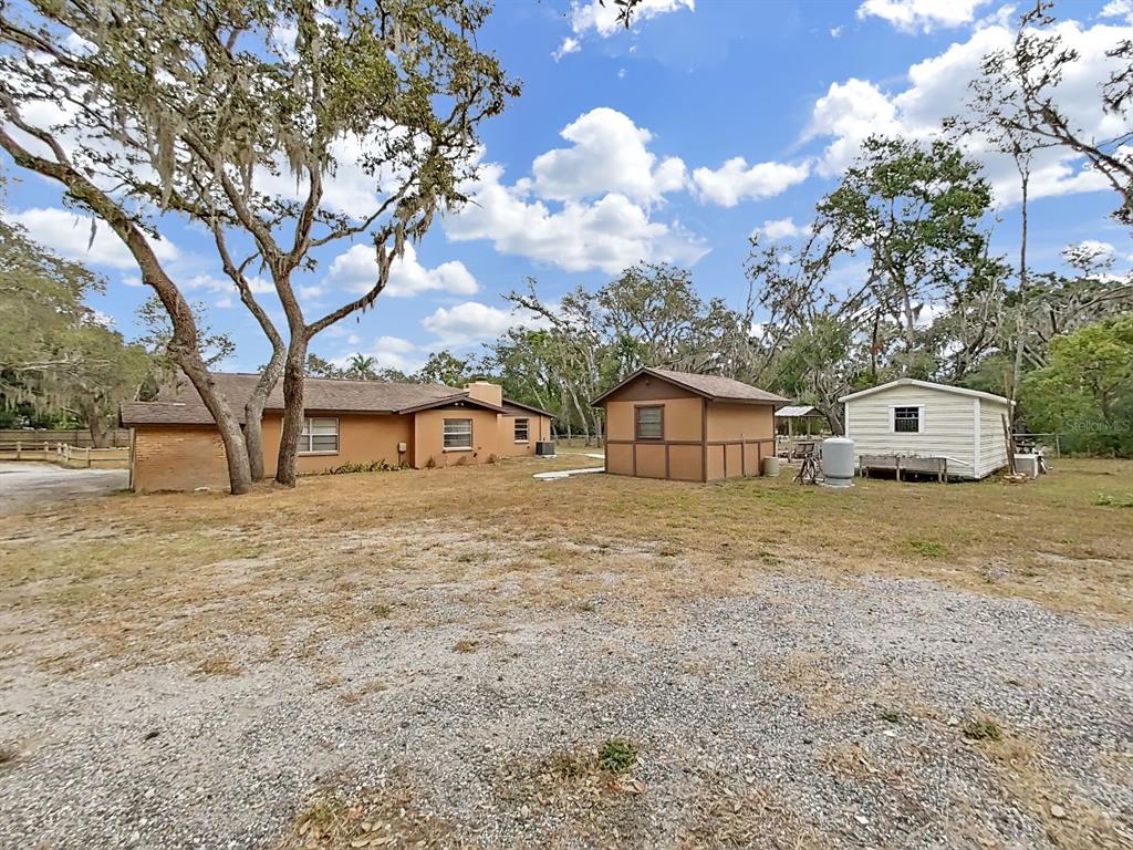 4105 Robinson Road Valrico, FL 33594 - Photo 13 of 58