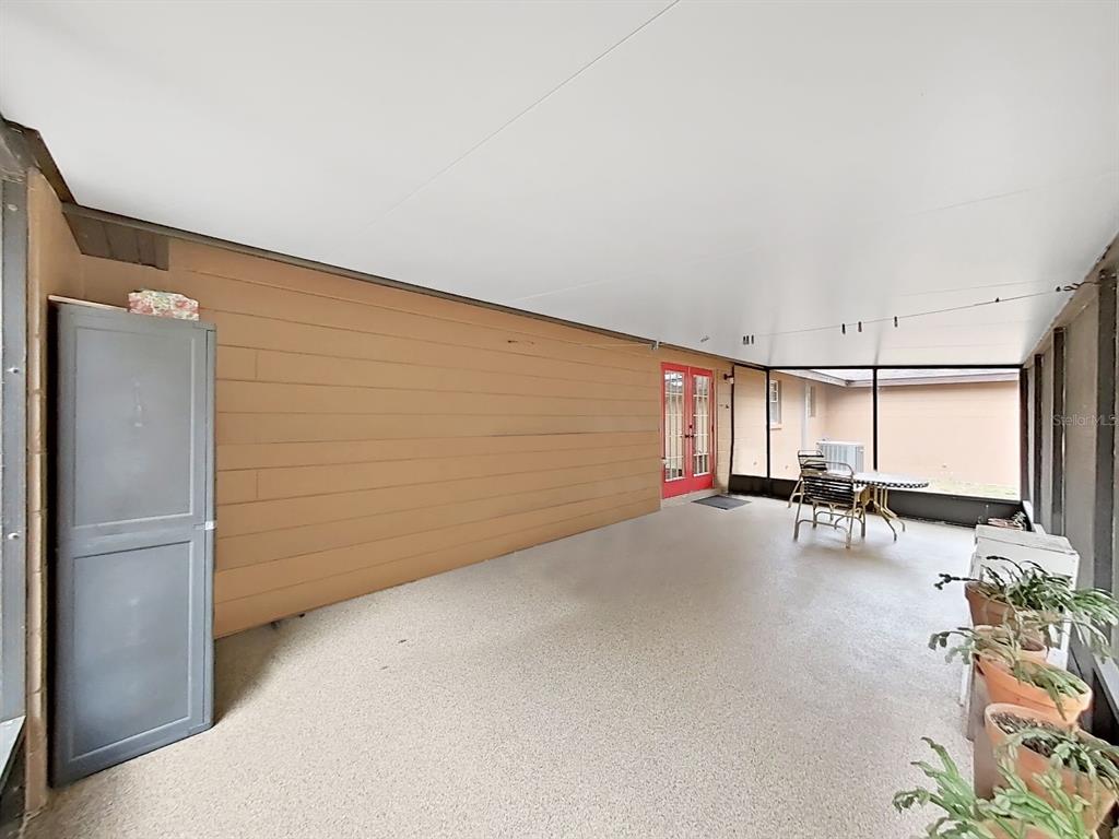 4105 Robinson Road Valrico, FL 33594 - Photo 40 of 58 a view of a livingroom with furniture and window