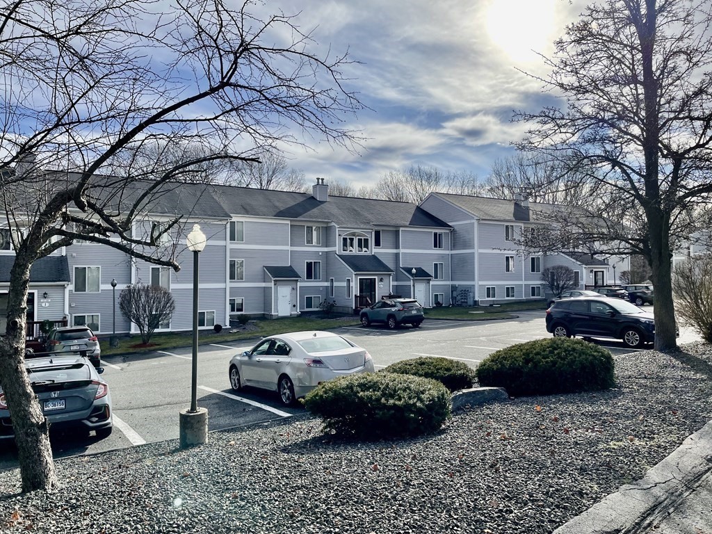 330 Sunderland Road, Unit 61 Worcester, MA 01604 - Photo 2 of 22 Gallery Image 2