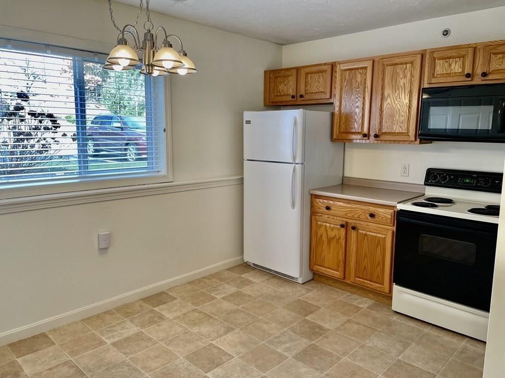 330 Sunderland Road, Unit 61 Worcester, MA 01604 - Photo 6 of 22 Gallery Image 6