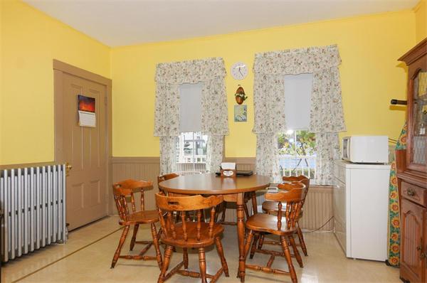 18 Rockingham Street Cambridge, MA 02139 - Photo 9 of 24