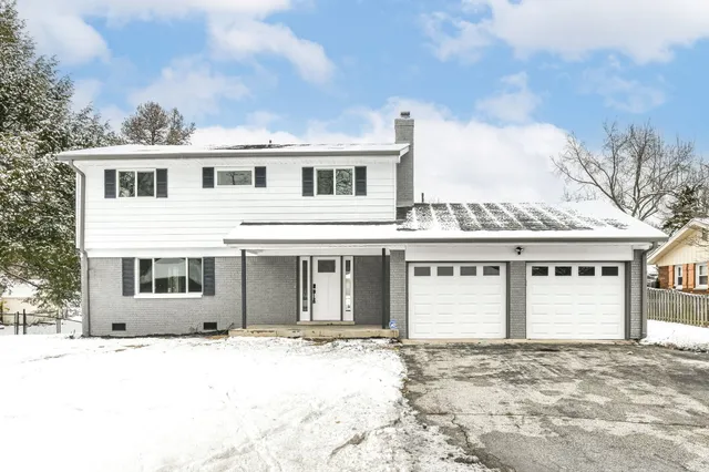 $349,900 | 7748 Hillcrest Drive, Mooresville, IN 46158