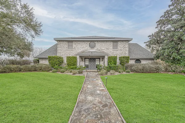 $573,000 | 623 Fox Hollow Lane, Pasadena, TX 77504
