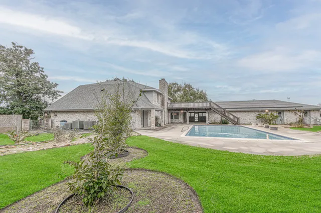 $573,000 | 623 Fox Hollow Lane, Pasadena, TX 77504
