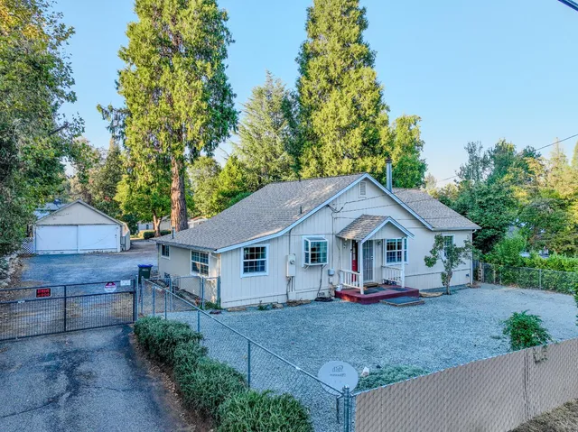 a view of house and outdoor space