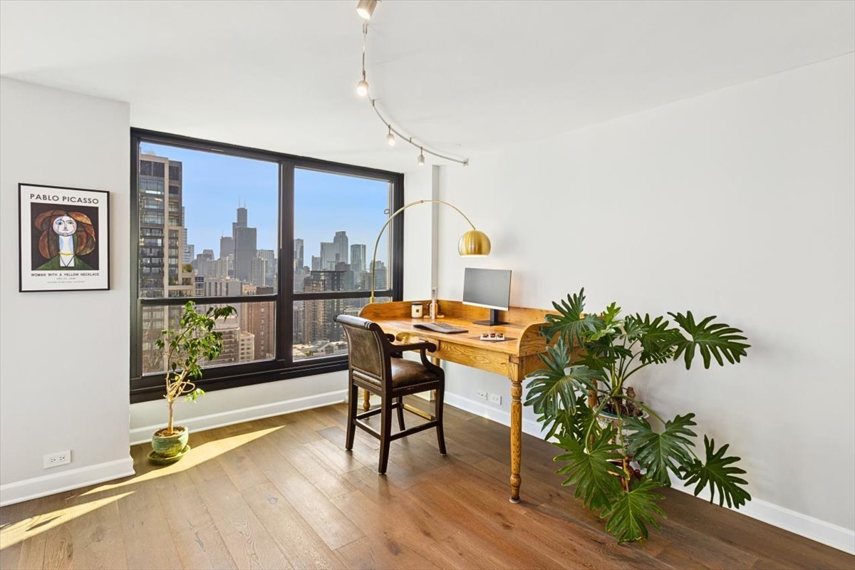 1030 North State Street, Unit 33GH Chicago, IL 60610 - Photo 7 of 26 a living room with furniture and a potted plant