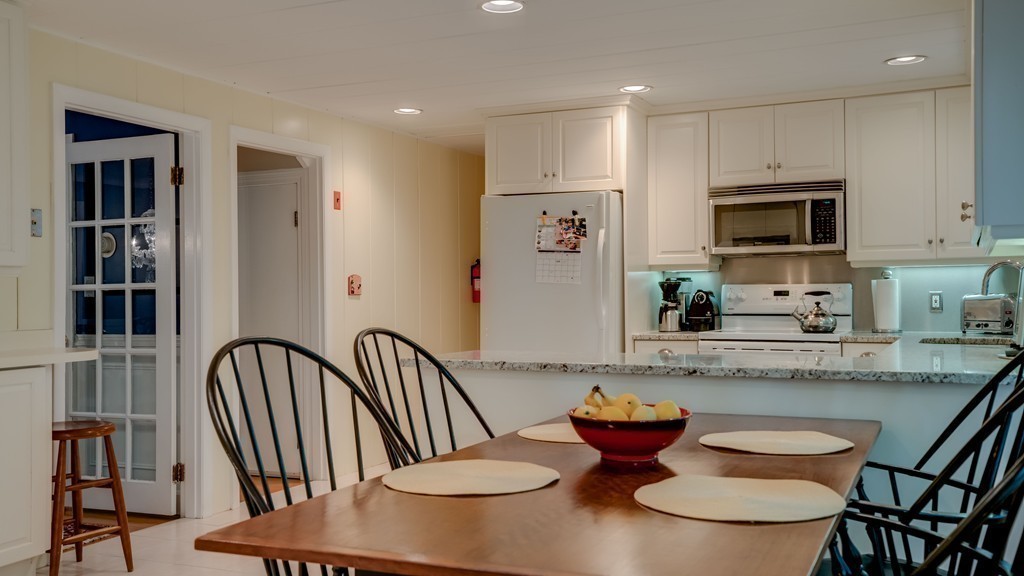 7 Troutbrook Road Dover, MA 02030 - Photo 4 of 20 Gallery Image 4