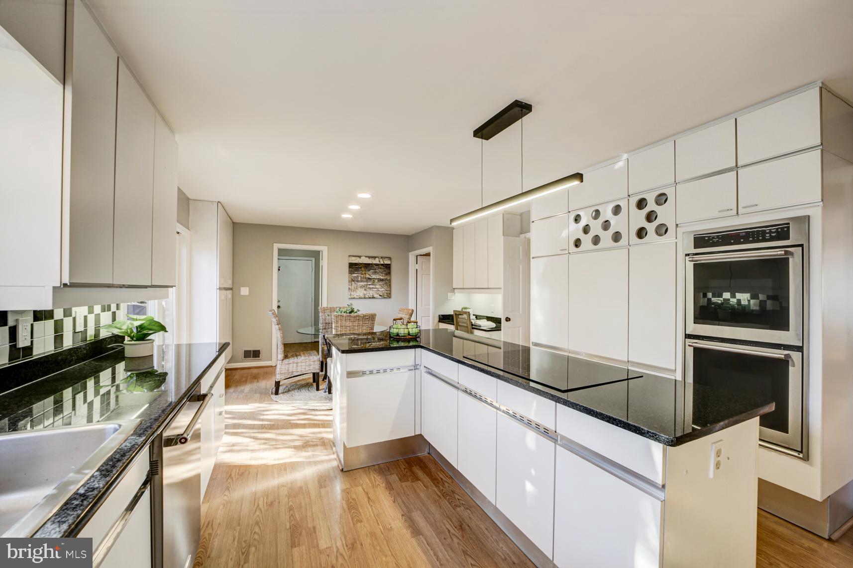 10105 Ormond Road Potomac, MD 20854 - Photo 11 of 30 Gallery Image 11