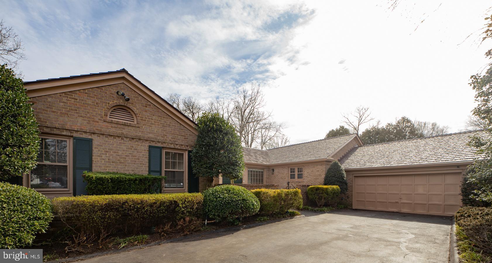 10105 Ormond Road Potomac, MD 20854 - Photo 3 of 30 Gallery Image 3