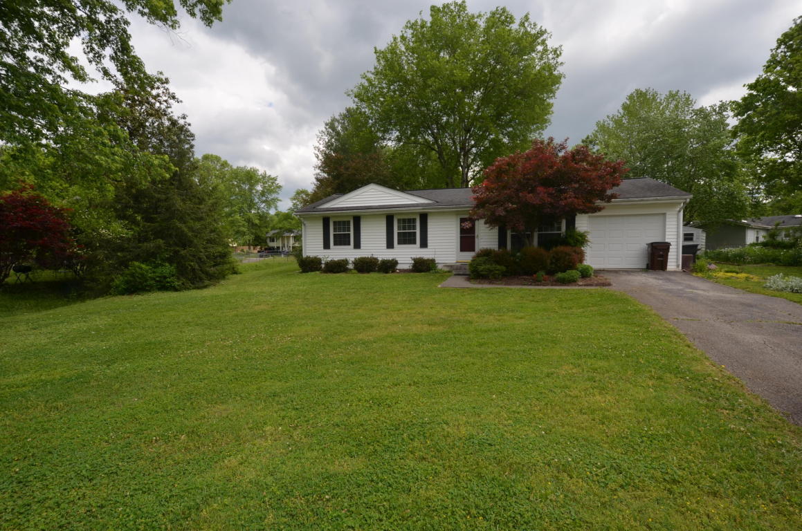 13 Lind Place Oak Ridge, TN 37830 - Photo 2 of 22 20160503180309187889000000-o