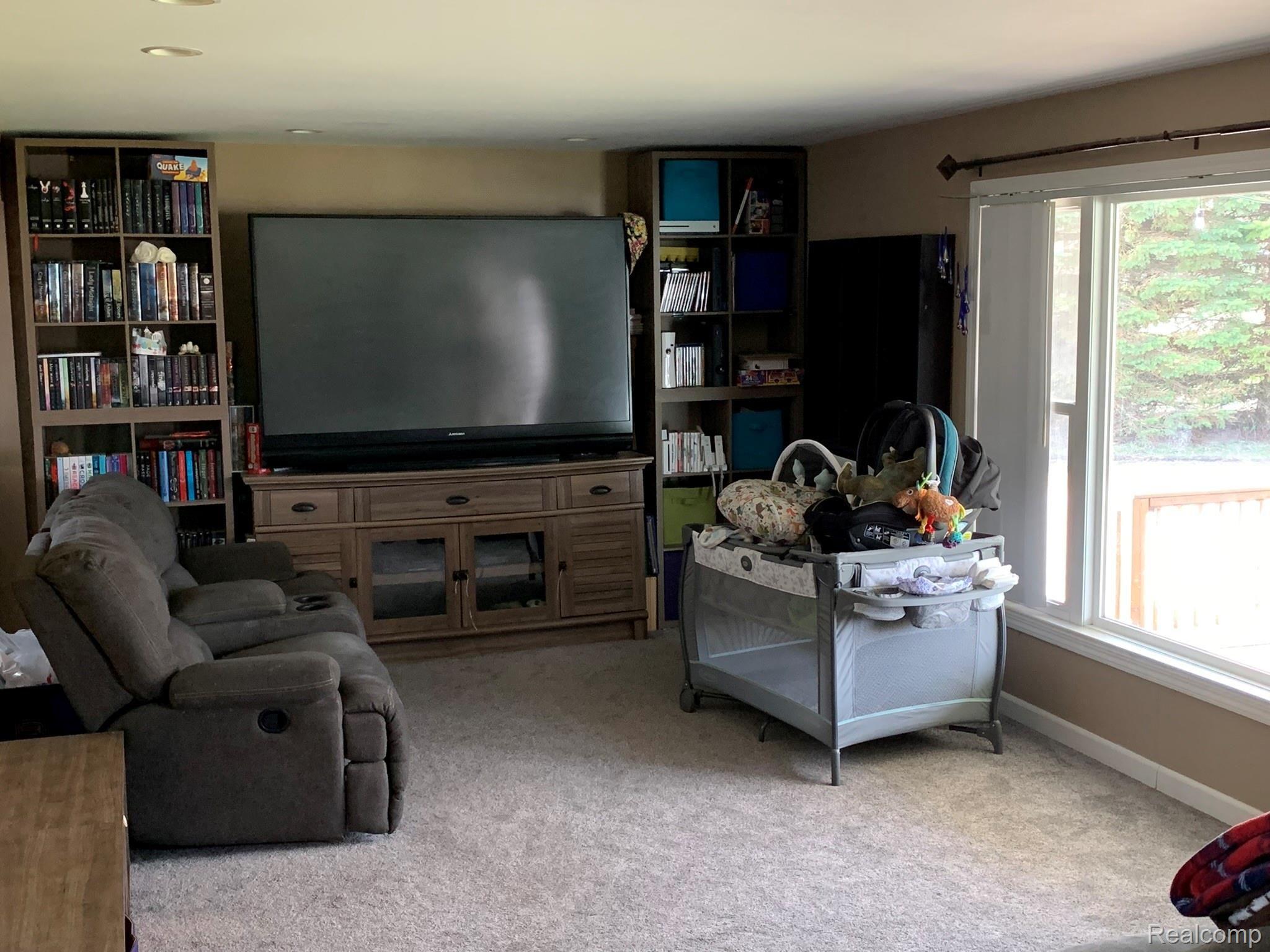 3192 Range Road Port Huron, MI 48060 - Photo 11 of 24 Living Room