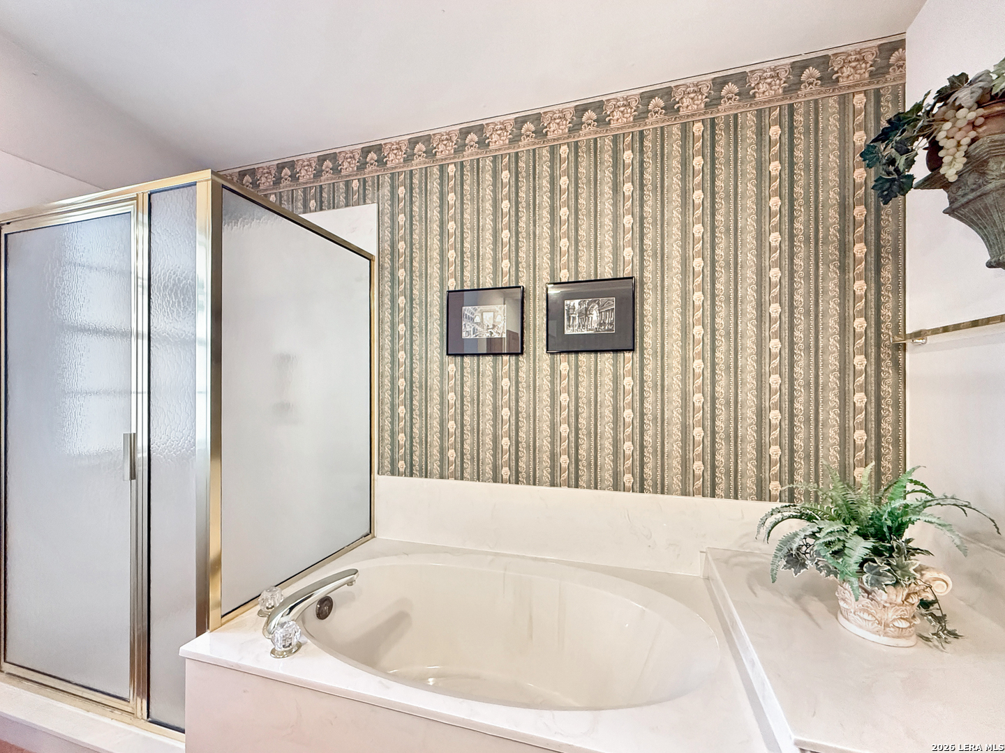 140 St Andrews Loop Kerrville, TX 78028 - Photo 13 of 24 a bathroom with a bathtub and shower