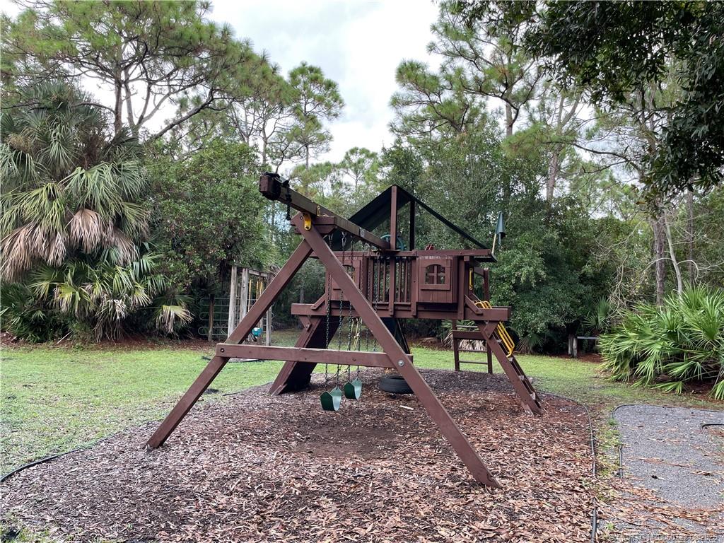 707 Southeast Pin Oak Terrace Stuart, FL 34997 - Photo 10 of 27