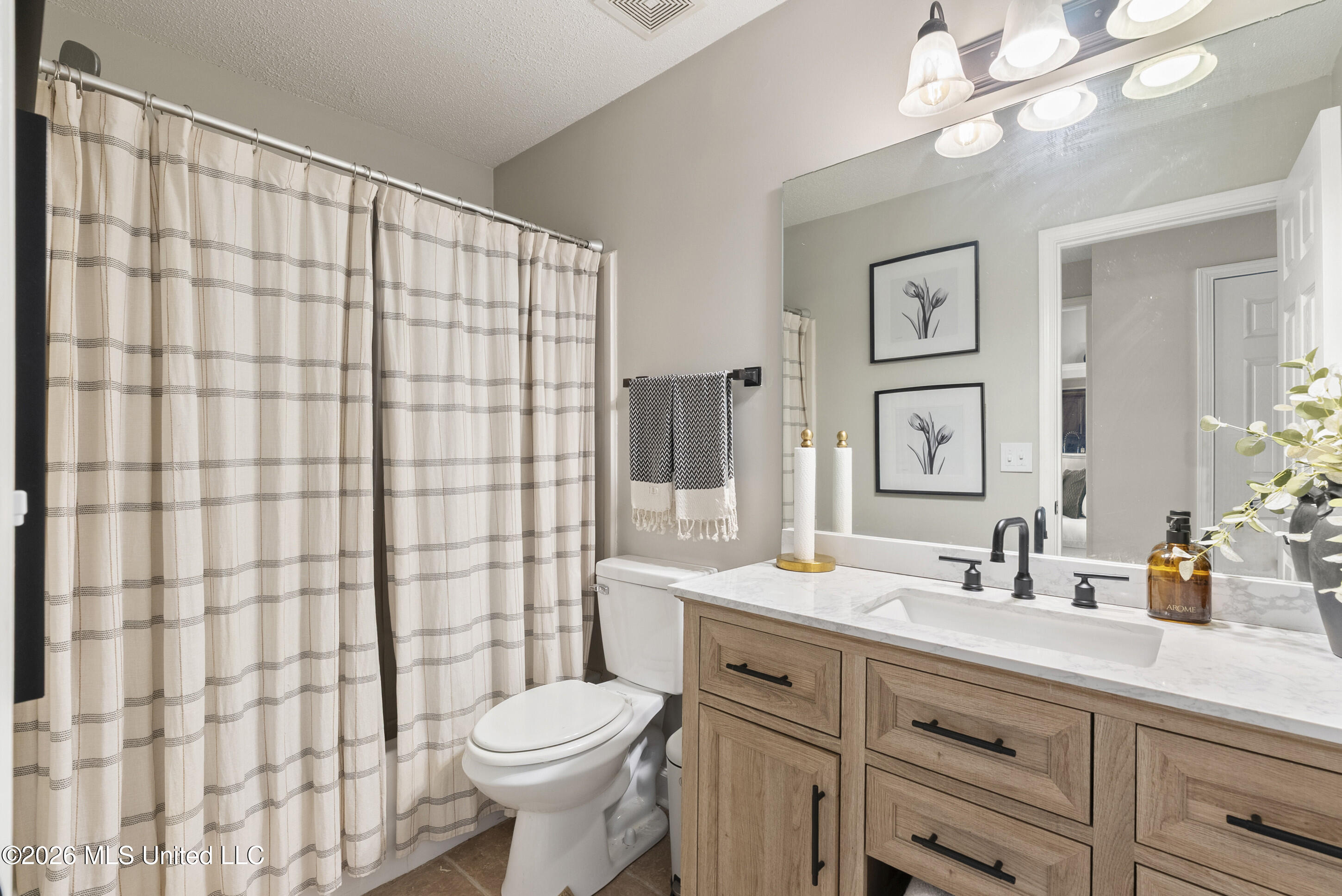 8949 Bent Grass Loop North Southaven, MS 38671 - Photo 12 of 31 hall bath