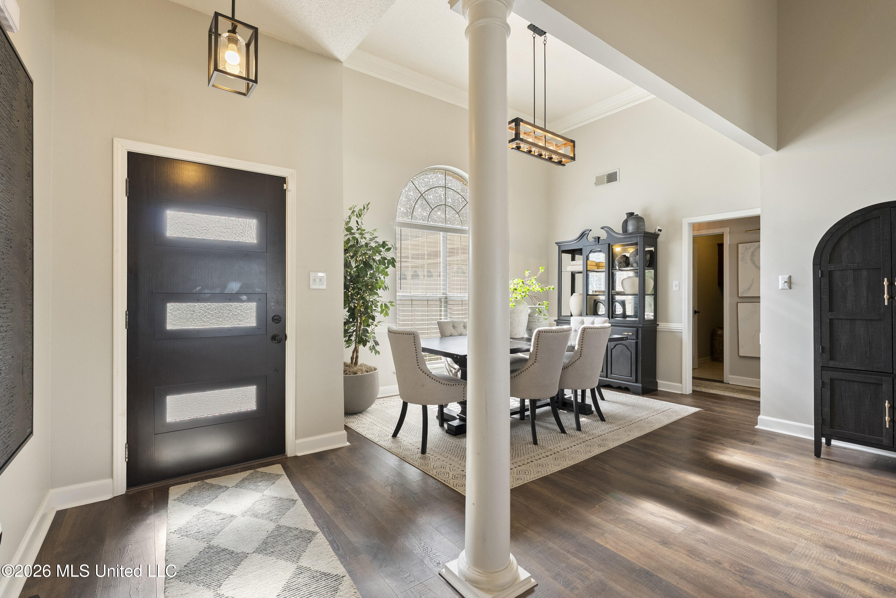 8949 Bent Grass Loop North Southaven, MS 38671 - Photo 4 of 31 entry/dining room