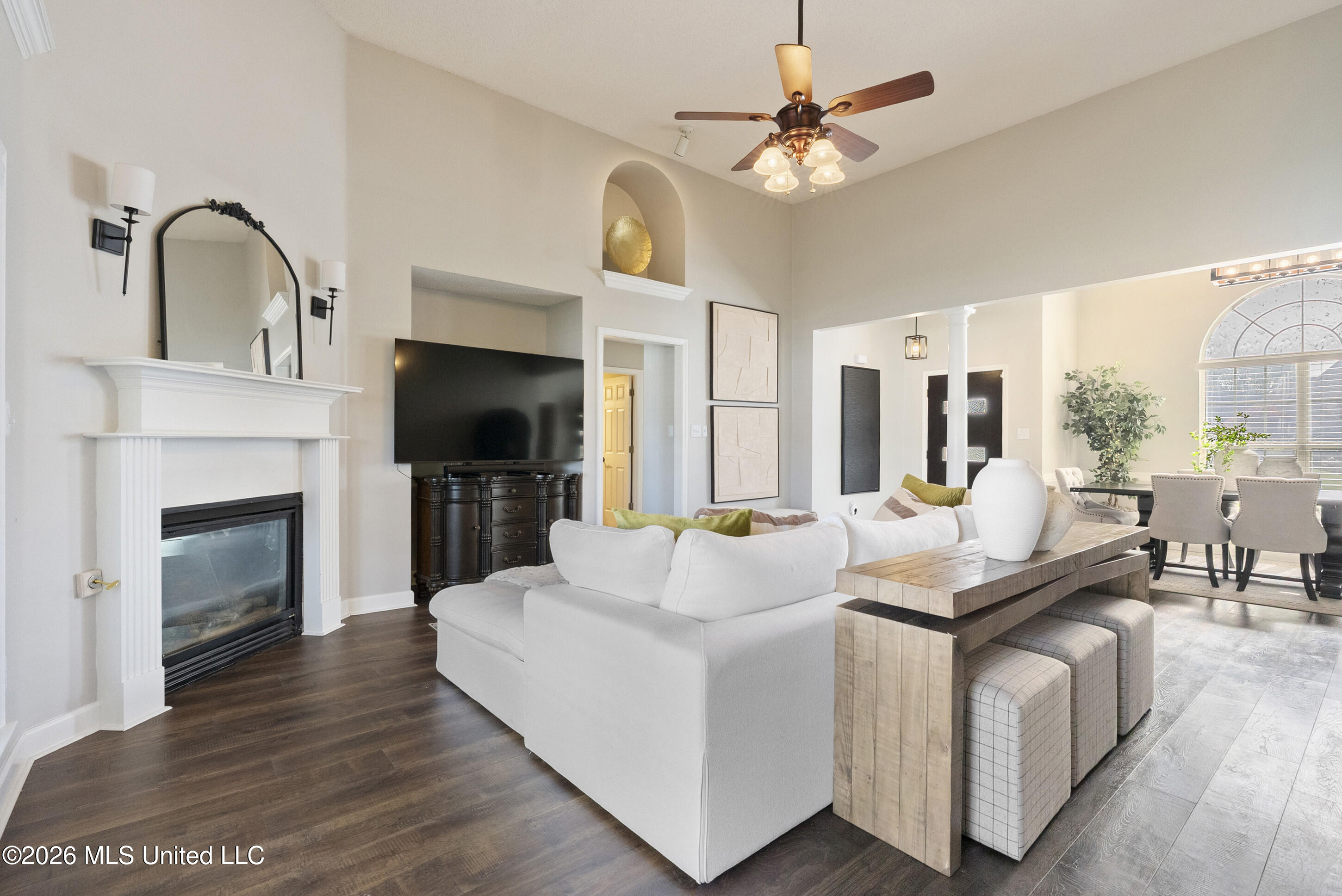 8949 Bent Grass Loop North Southaven, MS 38671 - Photo 5 of 31 family room
