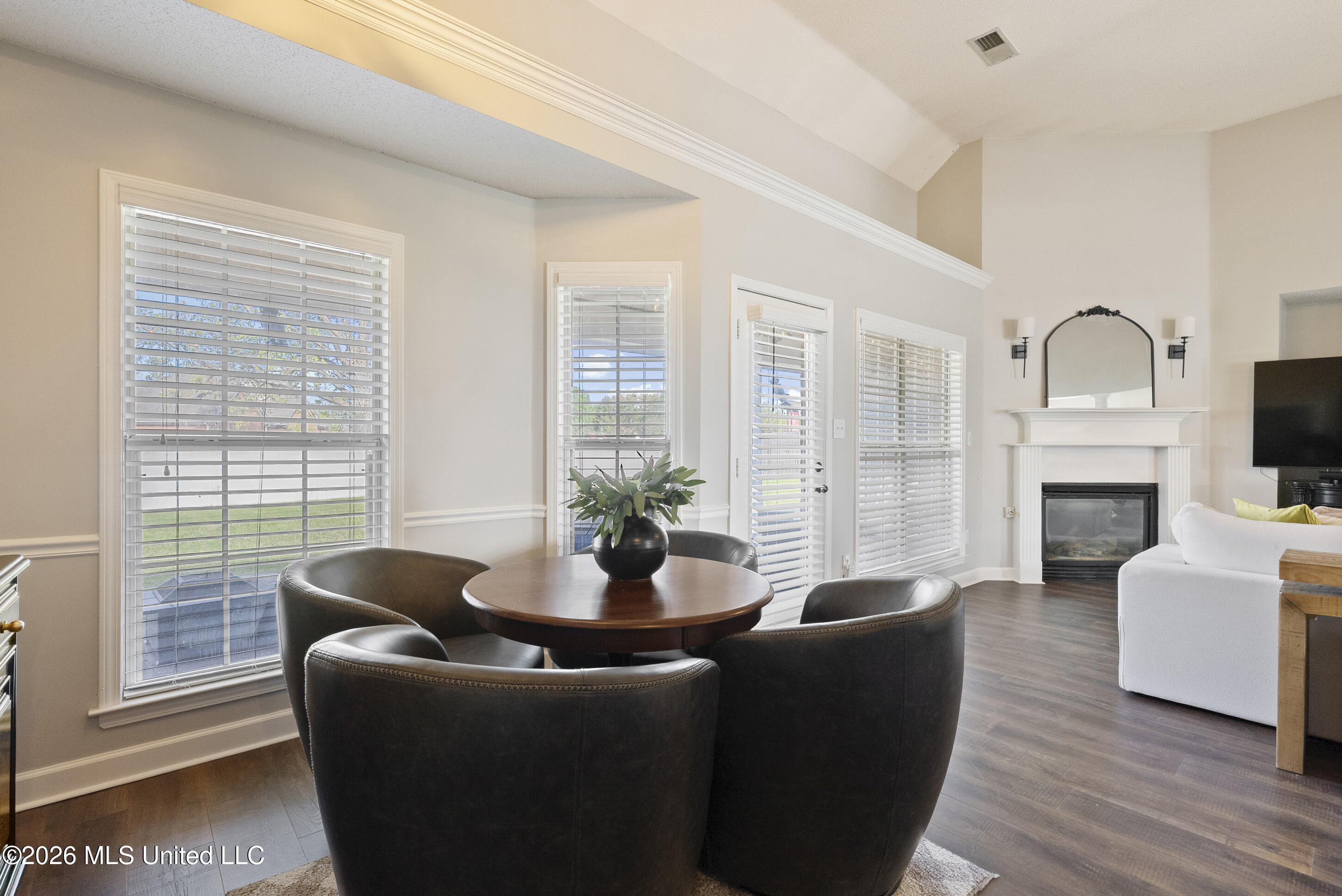 8949 Bent Grass Loop North Southaven, MS 38671 - Photo 6 of 31 breakfast area