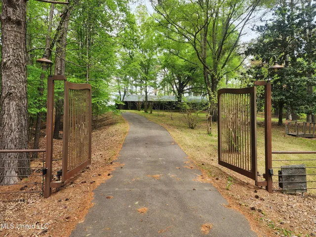 $419,900 | 5014 Marianna Road, Holly Springs, MS 38635