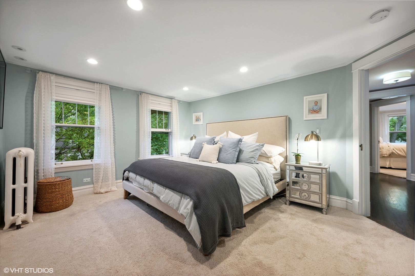 433 Maple Avenue Wilmette, IL 60091 - Photo 12 of 34 a spacious bedroom with a bed and large window