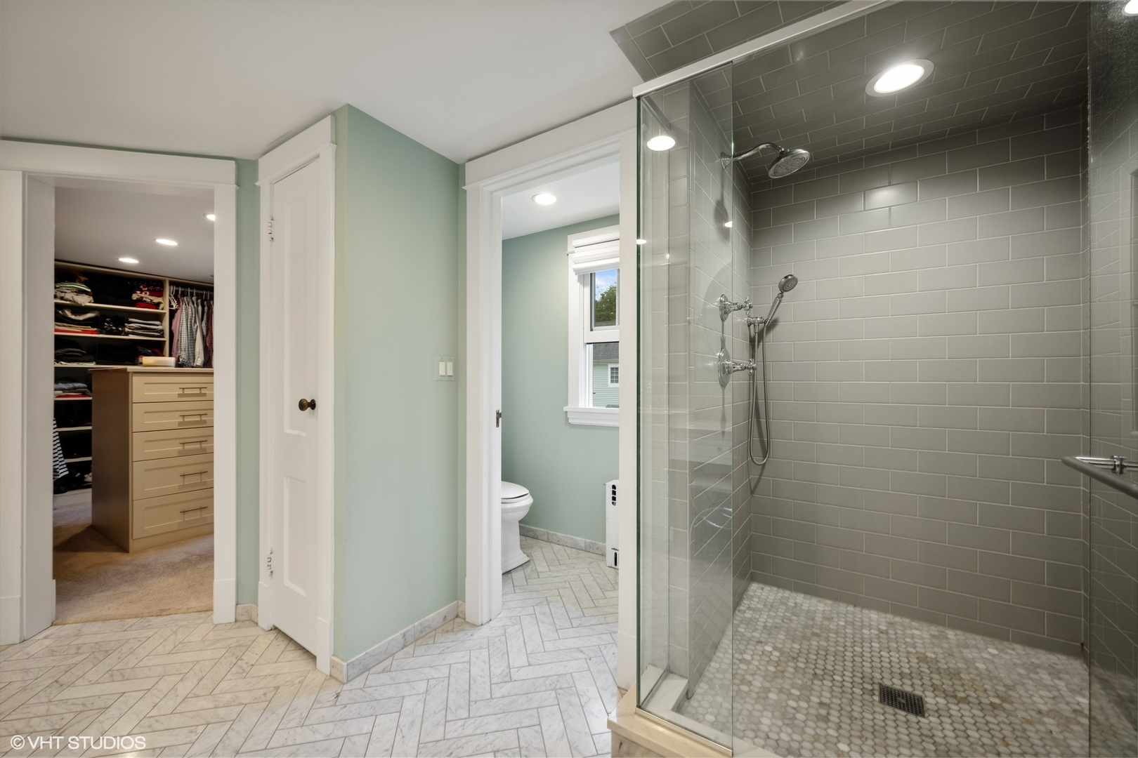 433 Maple Avenue Wilmette, IL 60091 - Photo 14 of 34 a bathroom with a shower and a glass door
