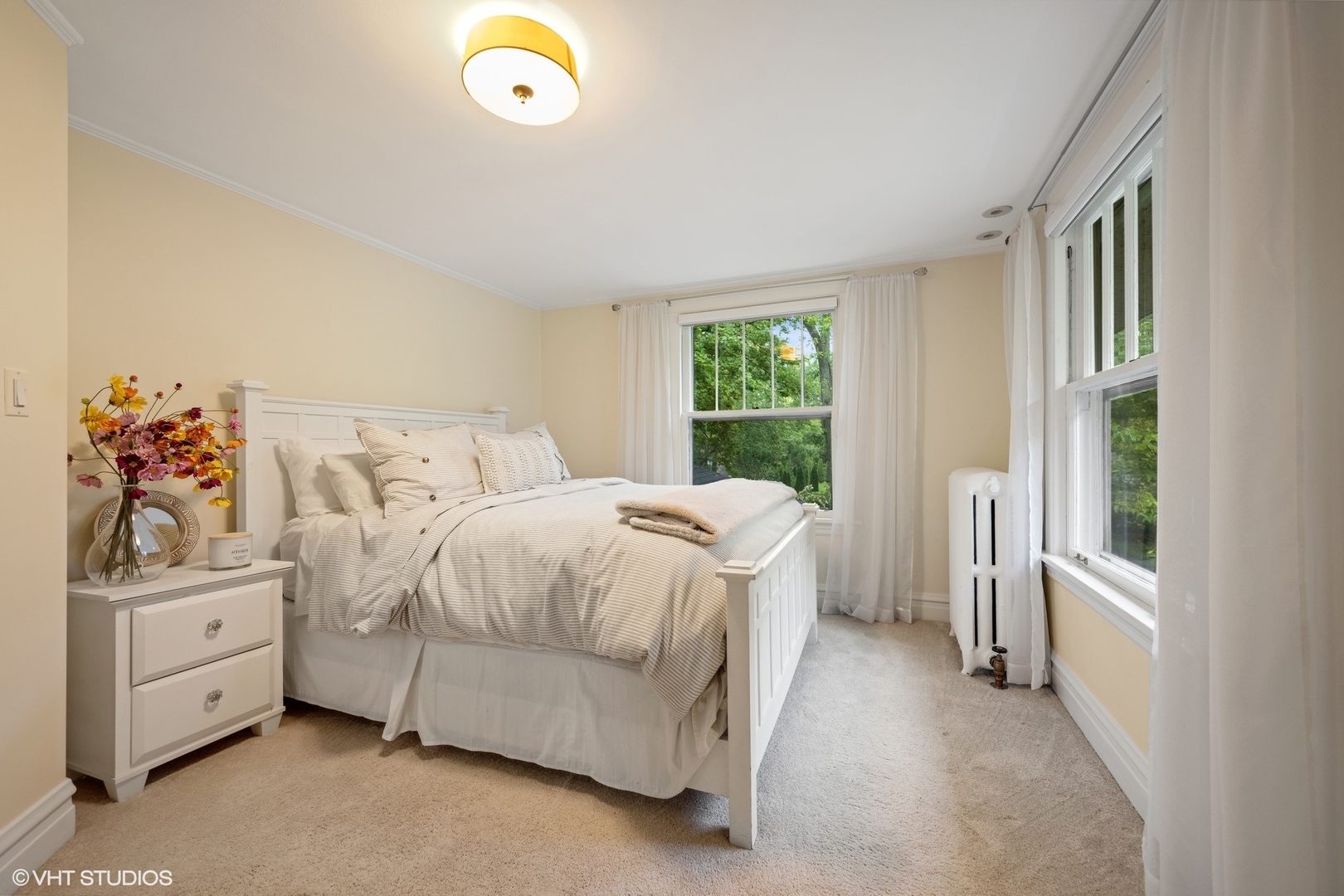 433 Maple Avenue Wilmette, IL 60091 - Photo 16 of 34 a bedroom with a bed and a window