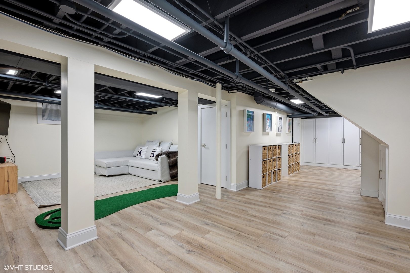 433 Maple Avenue Wilmette, IL 60091 - Photo 23 of 34 a view of a porch of the house