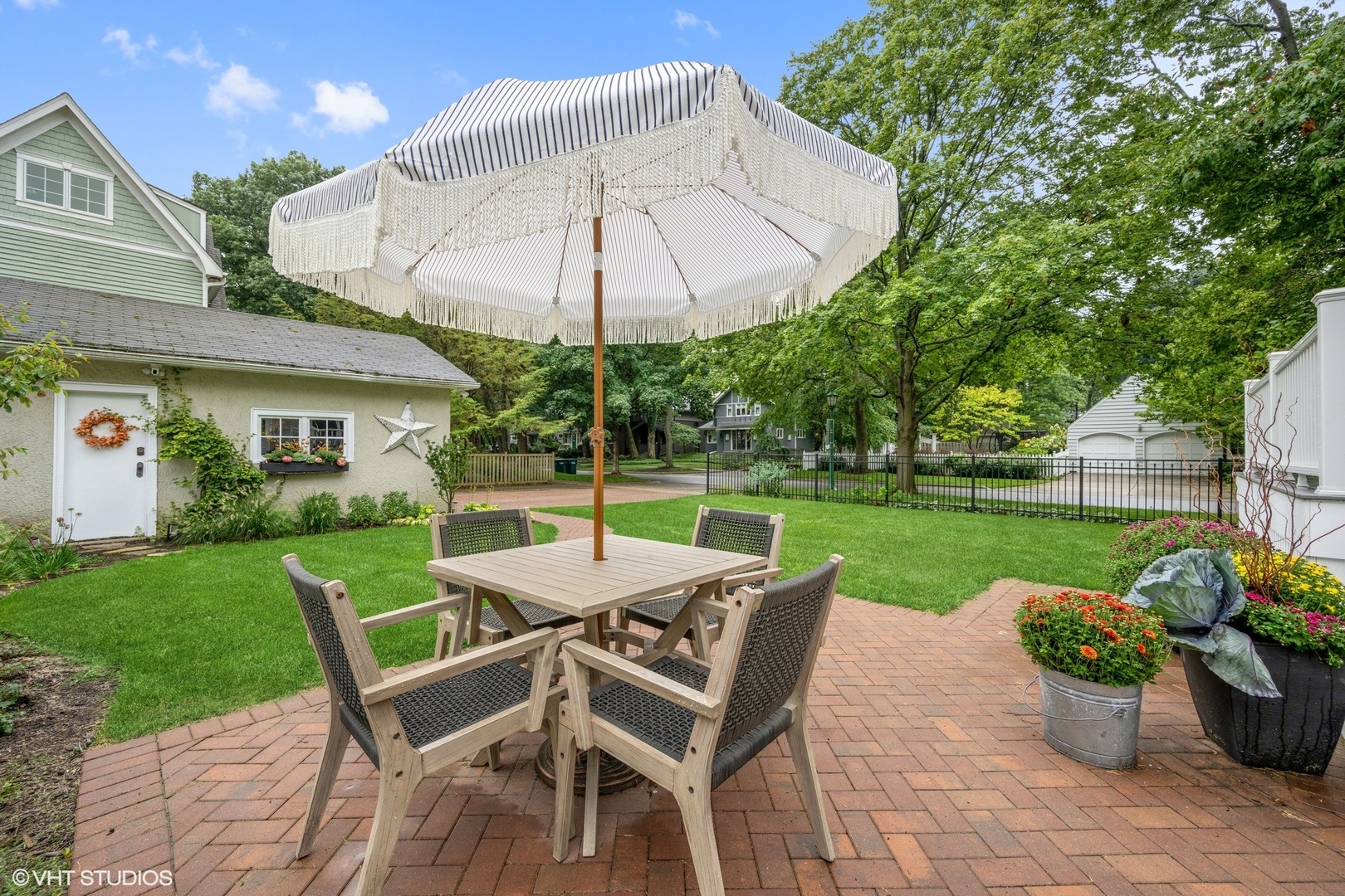433 Maple Avenue Wilmette, IL 60091 - Photo 27 of 34 a view of a patio with a table and chairs under an umbrella