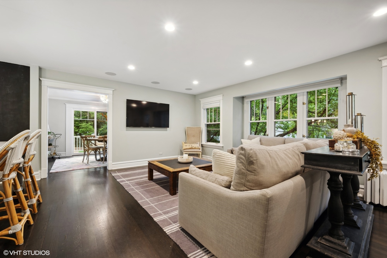 433 Maple Avenue Wilmette, IL 60091 - Photo 9 of 34 a living room with furniture and a flat screen tv