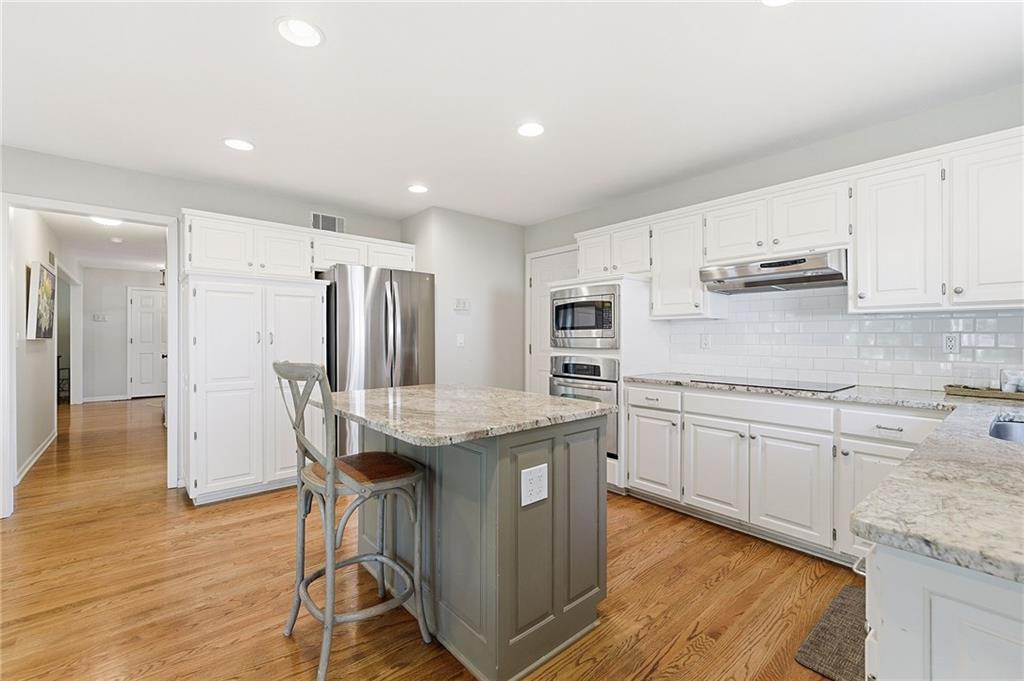 12110 Sagamore Road Leawood, KS 66209 - Photo 23 of 59