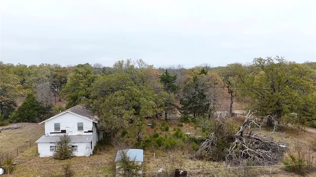 a view of a dry yard with a house
