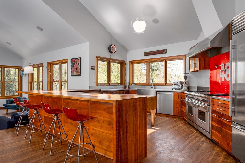 555 Coles Meadow Road Northampton, MA 01060 - Photo 11 of 41