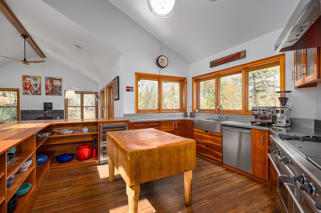 555 Coles Meadow Road Northampton, MA 01060 - Photo 12 of 41