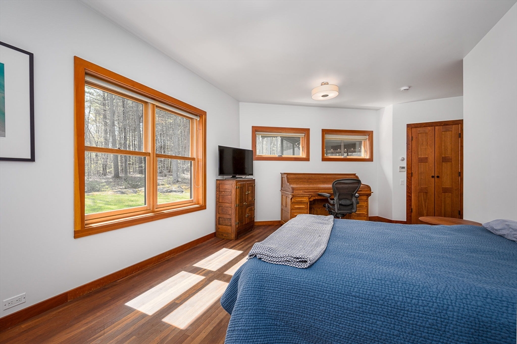 555 Coles Meadow Road Northampton, MA 01060 - Photo 18 of 41