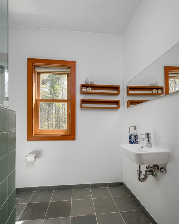 555 Coles Meadow Road Northampton, MA 01060 - Photo 19 of 41