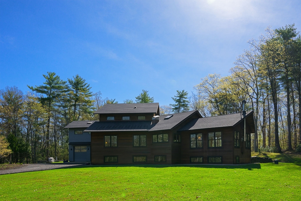 555 Coles Meadow Road Northampton, MA 01060 - Photo 2 of 41
