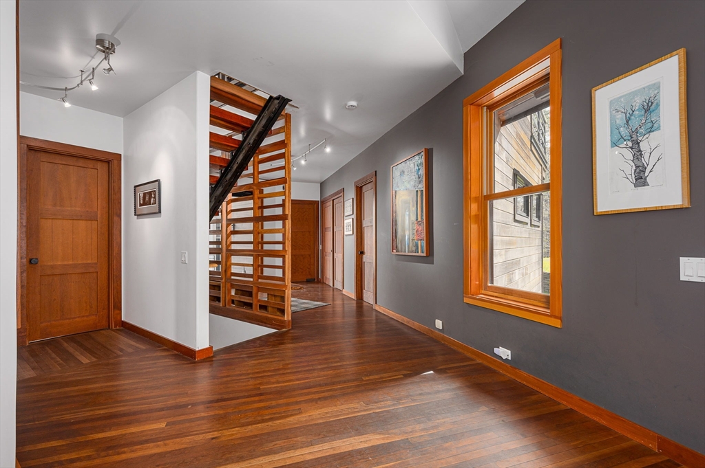 555 Coles Meadow Road Northampton, MA 01060 - Photo 4 of 41