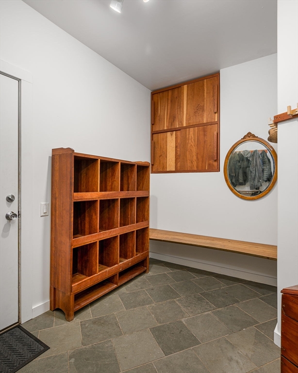 555 Coles Meadow Road Northampton, MA 01060 - Photo 5 of 41