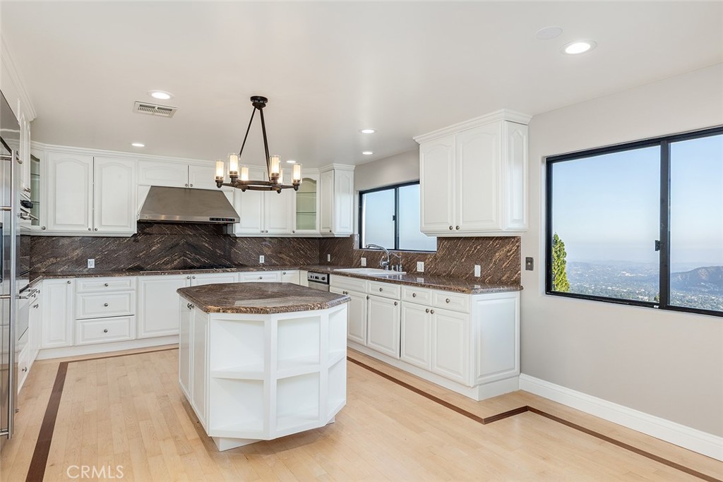 5660 Pine Cone Road La Crescenta, CA 91214 - Photo 13 of 40